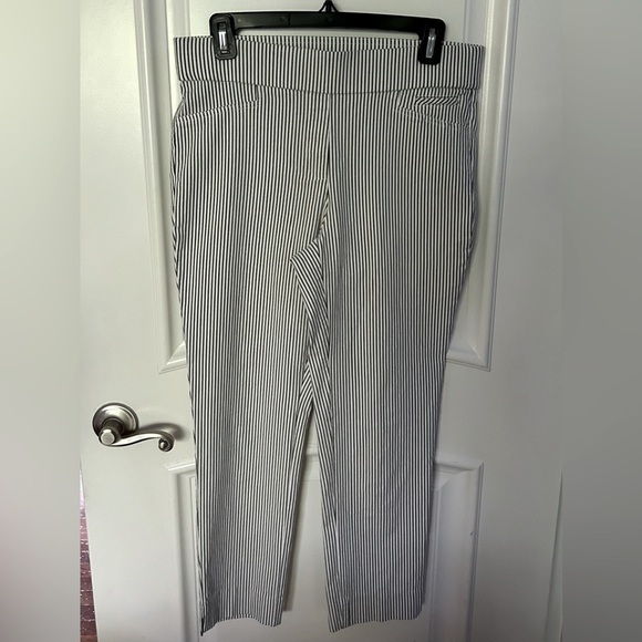 Anne Klein Pull-On Slim Ankle Pants - Picture 1 of 4